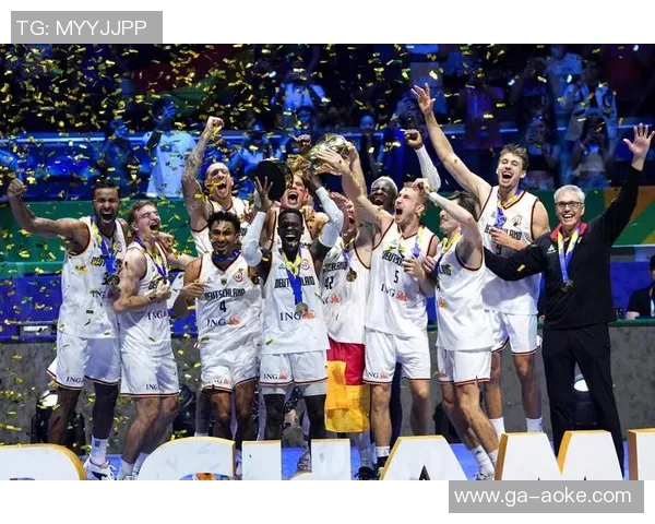 体育精神，霍伊伦恭喜麦克托米奈和苏格兰晋级世界杯